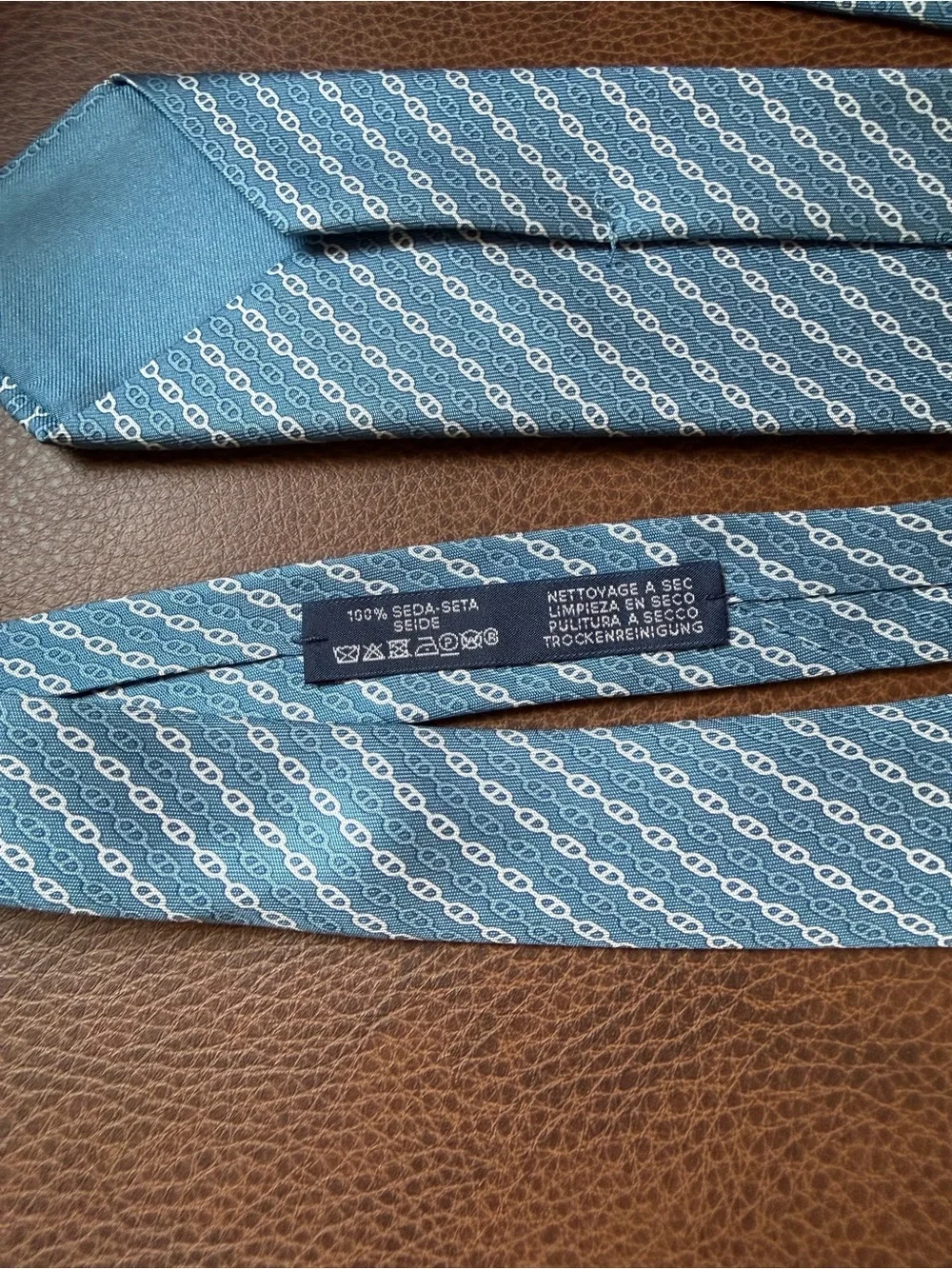 Hermès Silk Men's Tie - Classic Diagonal Chain Design